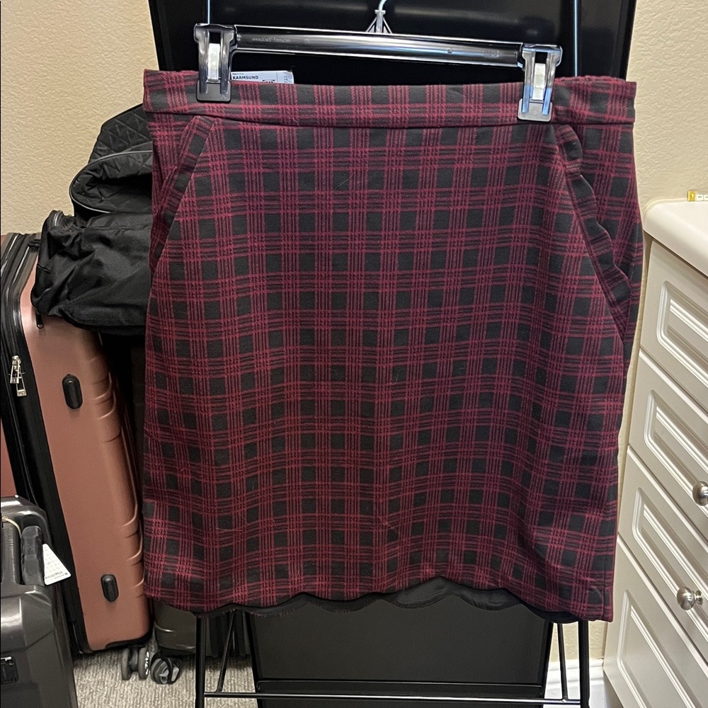 Skies are blue Talia skirt with scalloped bottom